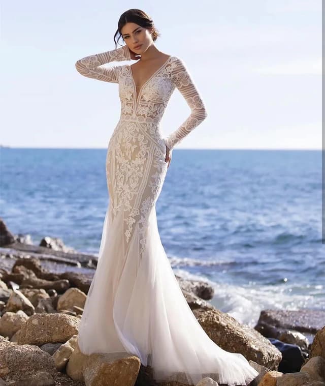 Beach Mermaid Wedding Dress Long Sleeve V-Neck Lace Appliques Sexy Open Back Tulle Bride Gown Train