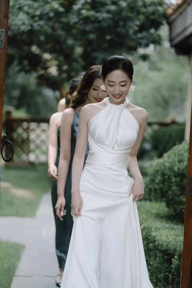 Modern Summer V Back Lace Wedding Dress Simple Satin White Tulle Sexy Bridal Gown
