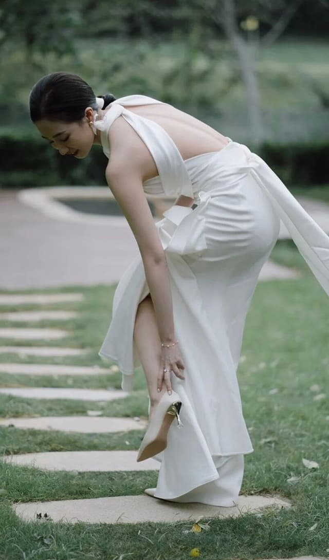 Modern Summer V Back Lace Wedding Dress Simple Satin White Tulle Sexy Bridal Gown