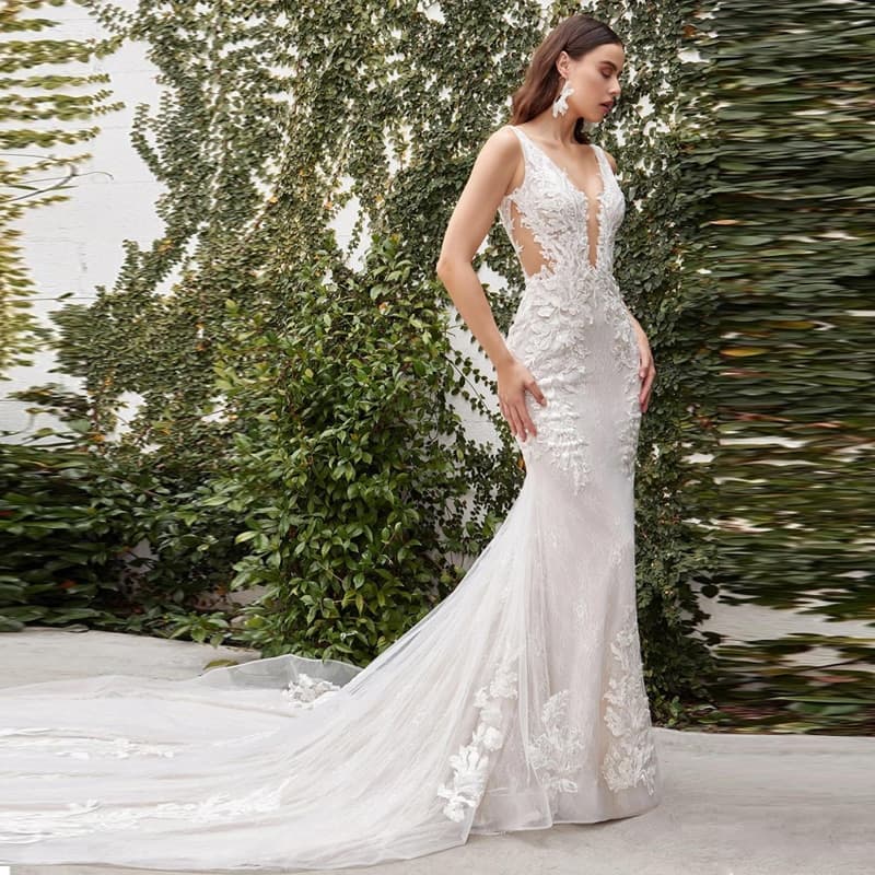 Boho Mermaid Wedding Dress Luxury V-Neck Regular Strap Lace Appliques Backless Court Train