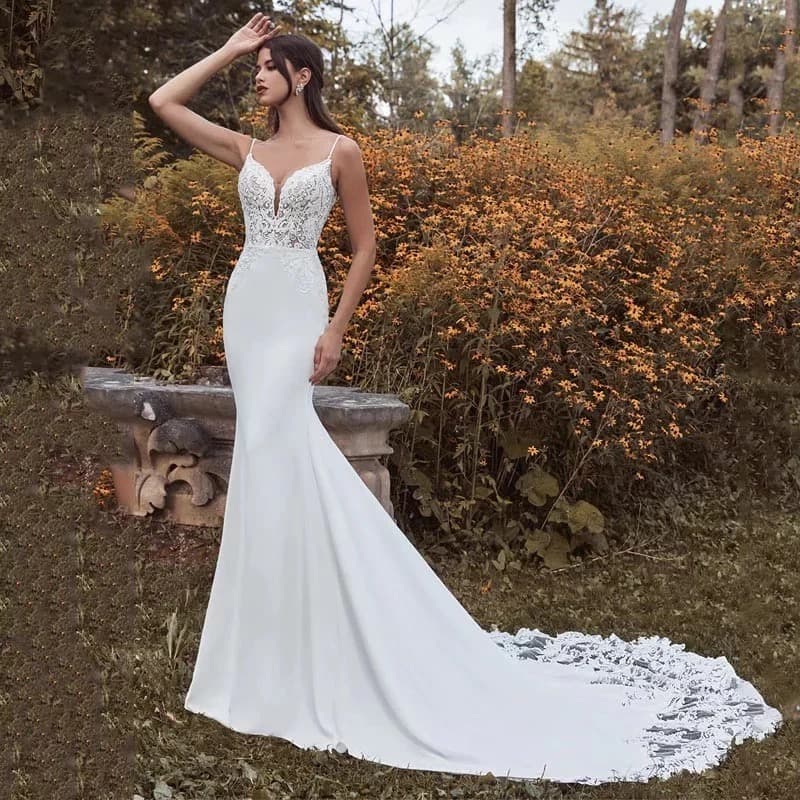 Lace Mermaid Wedding Dress Spaghetti Straps V-Neck Sleeveless Elegant Bridal Gown Long Sweep Train Sexy Open Back