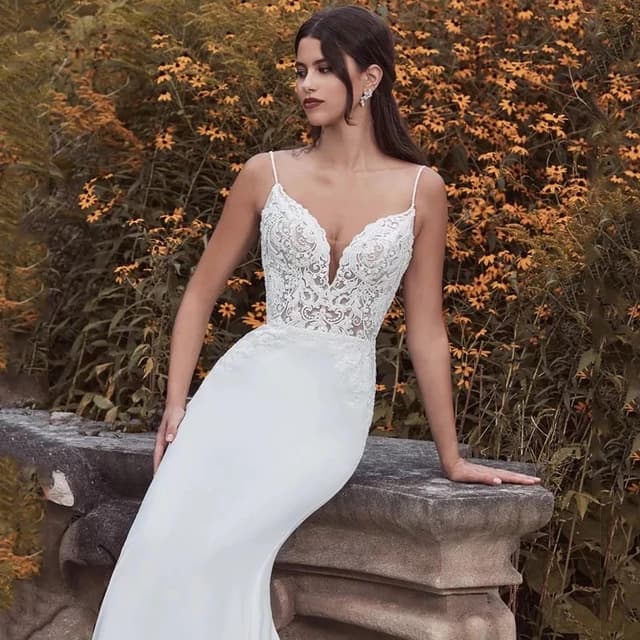 Lace Mermaid Wedding Dress Spaghetti Straps V-Neck Sleeveless Elegant Bridal Gown Long Sweep Train Sexy Open Back