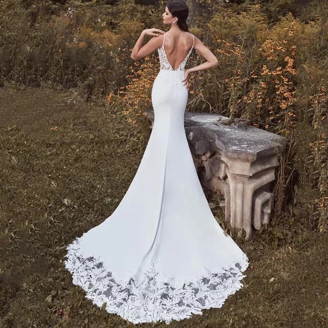 Lace Mermaid Wedding Dress Spaghetti Straps V-Neck Sleeveless Elegant Bridal Gown Long Sweep Train Sexy Open Back