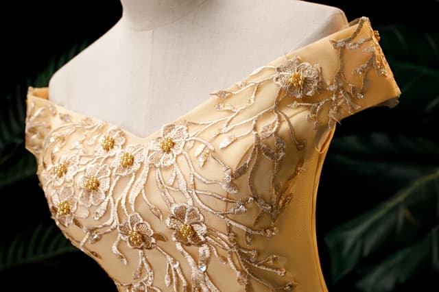 Gold Quinceanera Dress Off The Shoulder Party Prom Dress Ball Gown Vintage Lace Quinceanera Gown