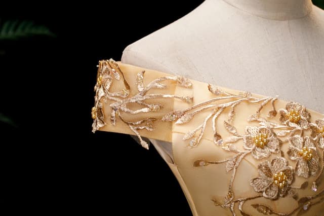 Gold Quinceanera Dress Off The Shoulder Party Prom Dress Ball Gown Vintage Lace Quinceanera Gown
