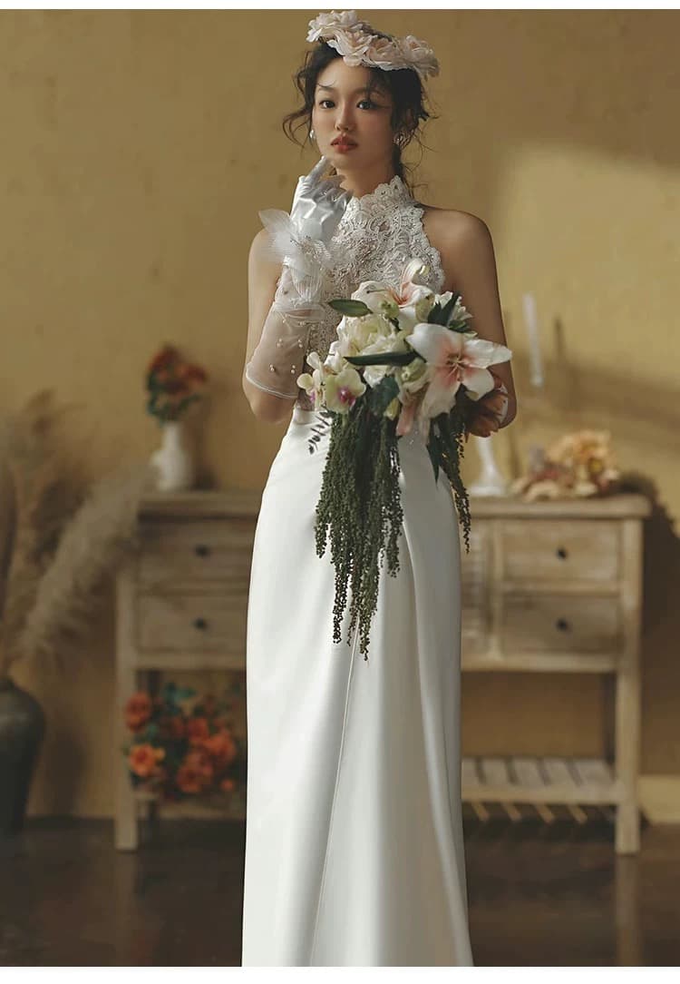 Lace Halter Neck Light Wedding Dress Regal Hepburn-Style Vintage Satin Mermaid Silhouette with Short Train