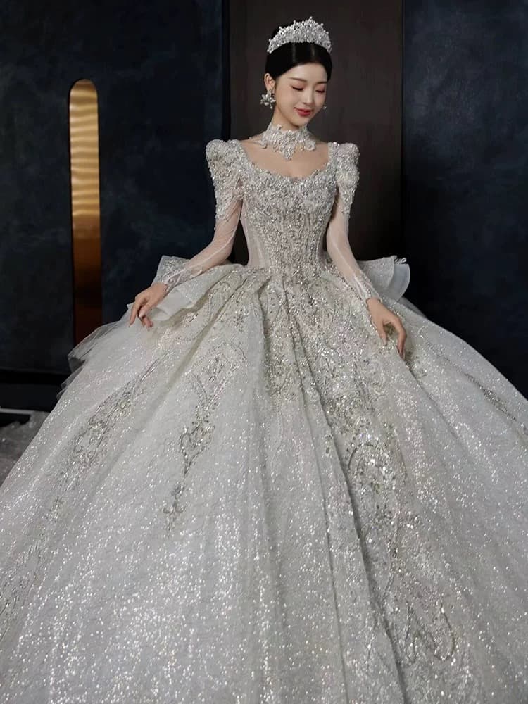 French Court-Style Long-Sleeve Wedding Gown Light Luxury Bridal Dress with a Grand Train
